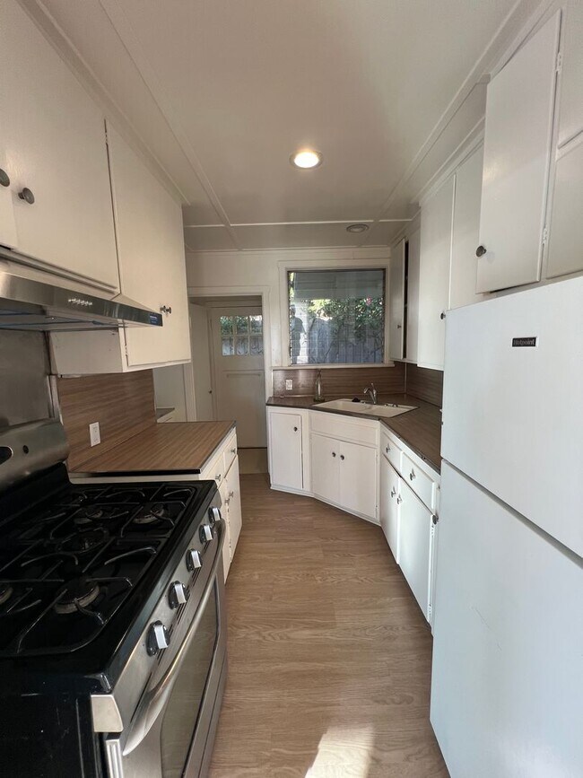 Building Photo - Laguna Beach Cottage Home 2 Bed 1 Bath