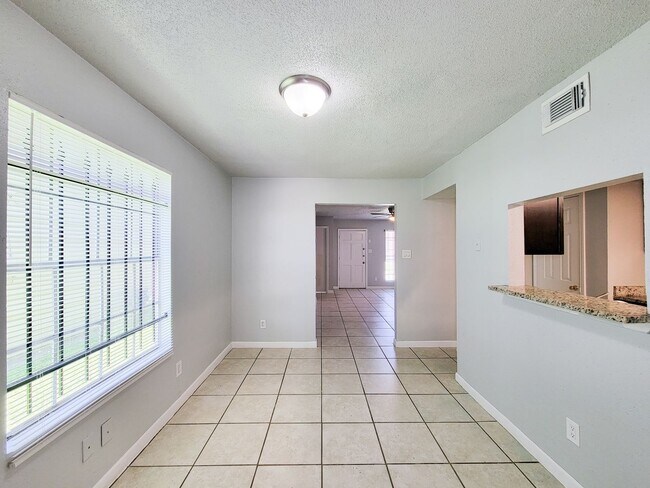 Building Photo - 12330 Ormandy St