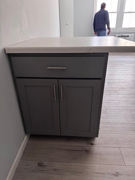 Breakfast bar area - 4152 Satuit Ln