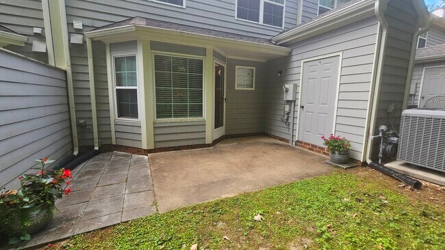 Building Photo - 3210 Gateway Cir