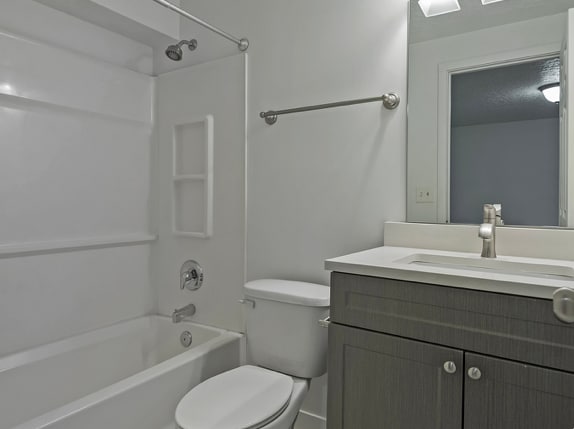 Building Photo - 9485 Fairway View Dr S