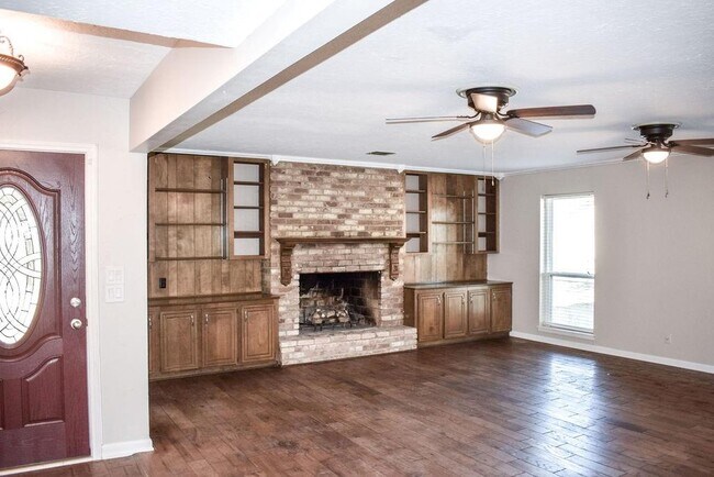 Building Photo - 7 Woody Creek Dr