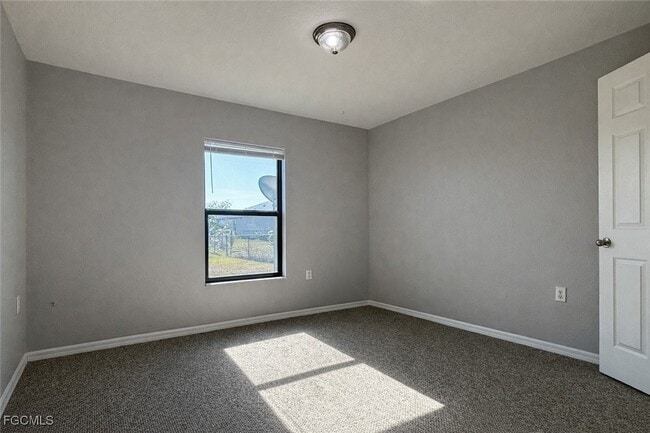 Building Photo - 1222 NE 40th Terrace