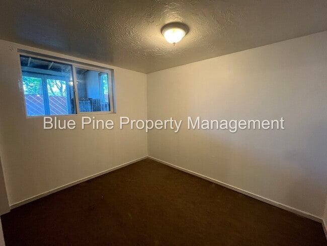 Building Photo - 2206 Wahlquist Dr