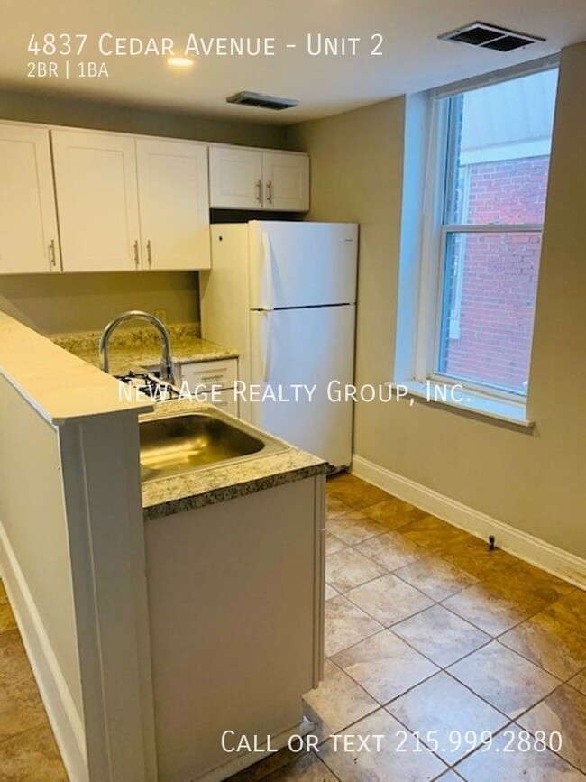 Building Photo - Spacious 2 bedroom, 1 bathroom apartment l...