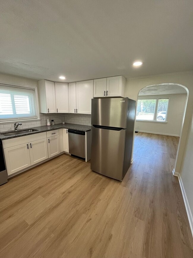 Building Photo - Newly Renovated 3 Bedroom, 2 Bathroom Home
