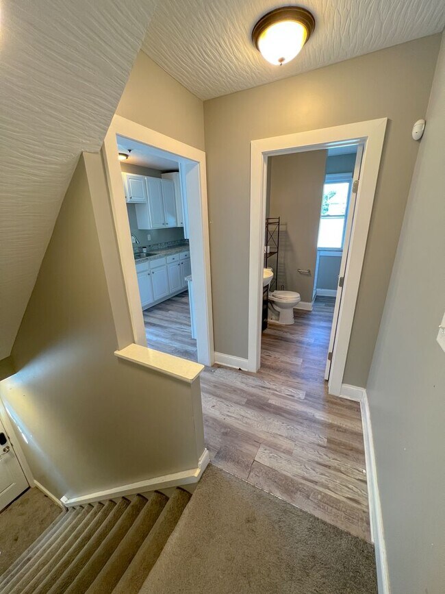 Building Photo - Modernized 2nd Floor Apartment in Franklinton – Your Urban Oasis Awaits!