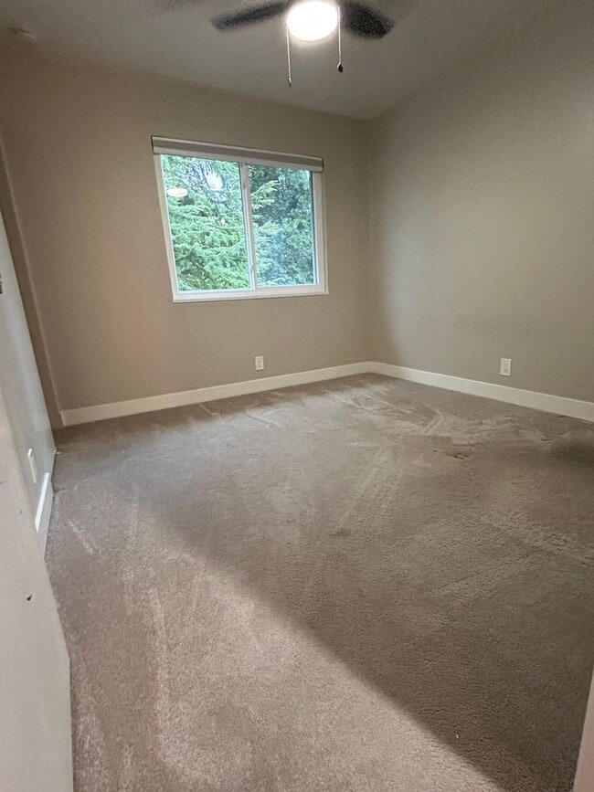 Building Photo - Beautifully Updated 4-Bedroom Home in Came...