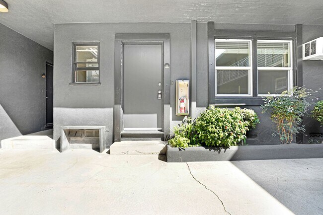 Building Photo - 1844-1850 North Harvard