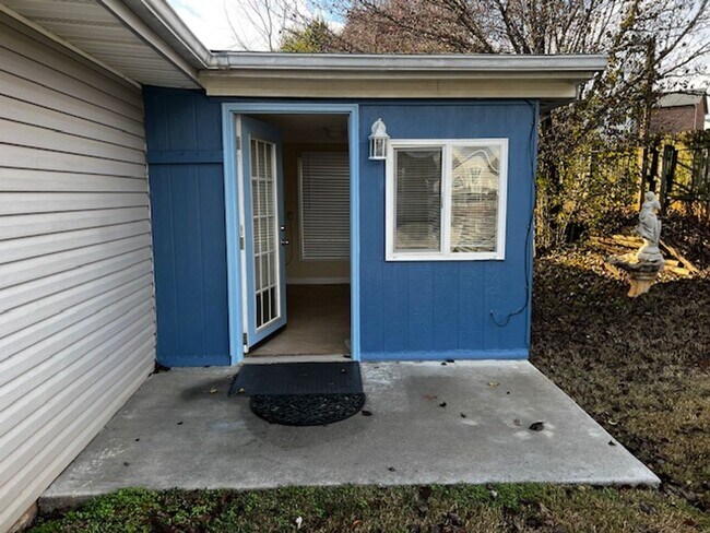 Building Photo - 115 Rouen Ct