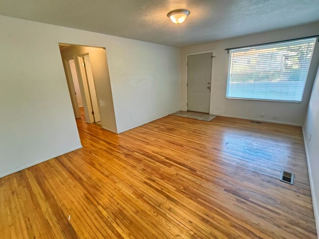 Building Photo - 784-794 S 450 W
