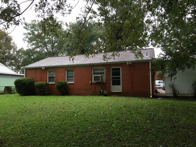 Building Photo - Beautifully Updated 3bdrm/1bth Ranch Style Home Located in the Glen Lea Area!