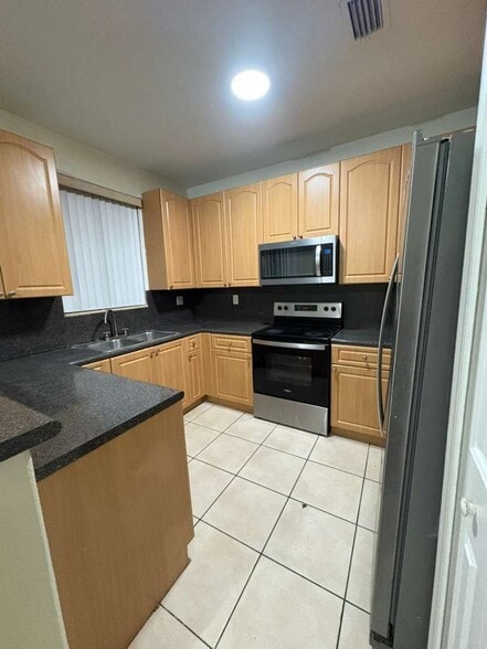 Building Photo - 2819 SE 15th Rd