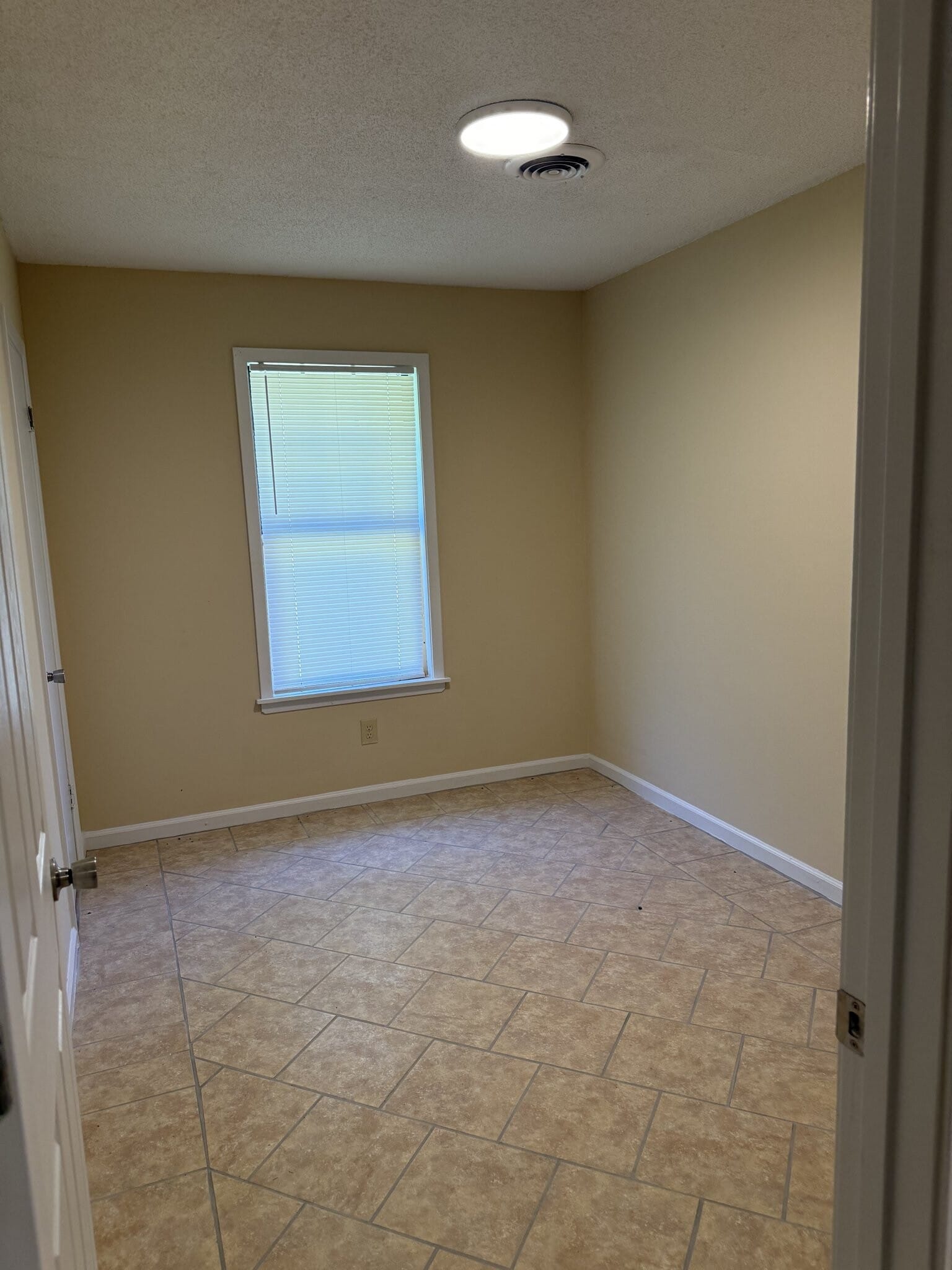 Building Photo - 103 Issac Dr