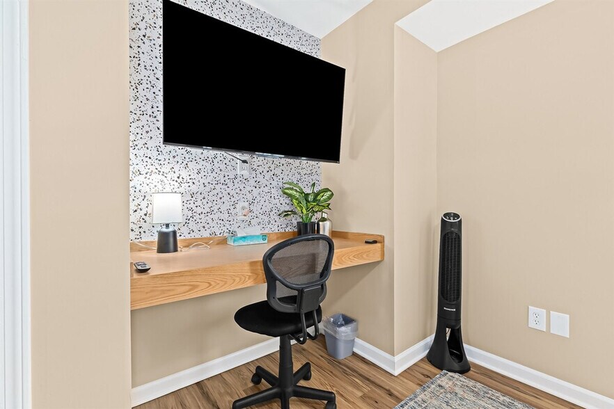 Building Photo - 18377 Sharon Ln