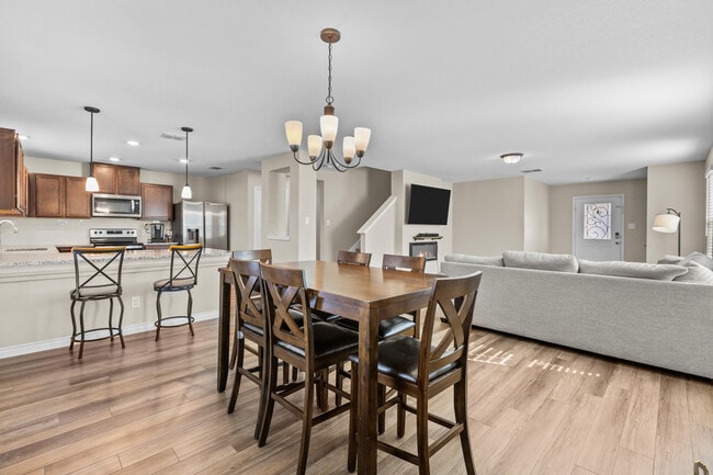 Building Photo - 1915 Overlook Knoll