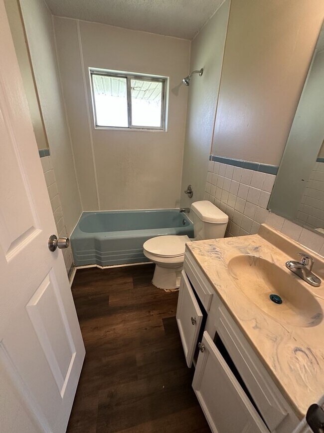 Building Photo - Bright 4BR Home with Fenced Yard, Hardwood Floors & Garage on Rankin St