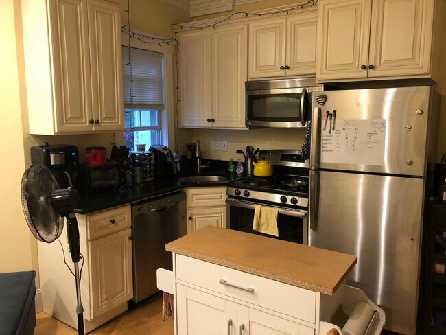 Building Photo - 152 Magazine St