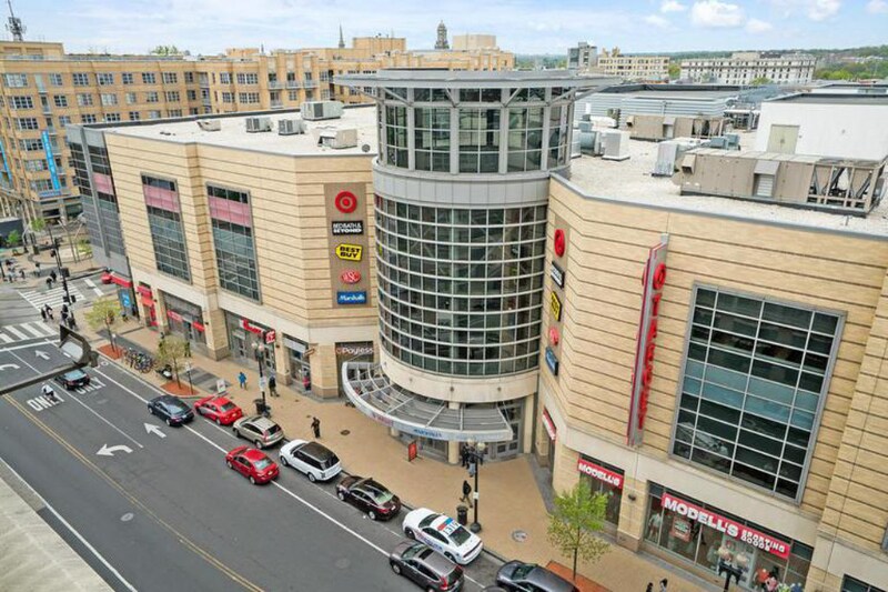 Building Photo - 1390 Kenyon St NW