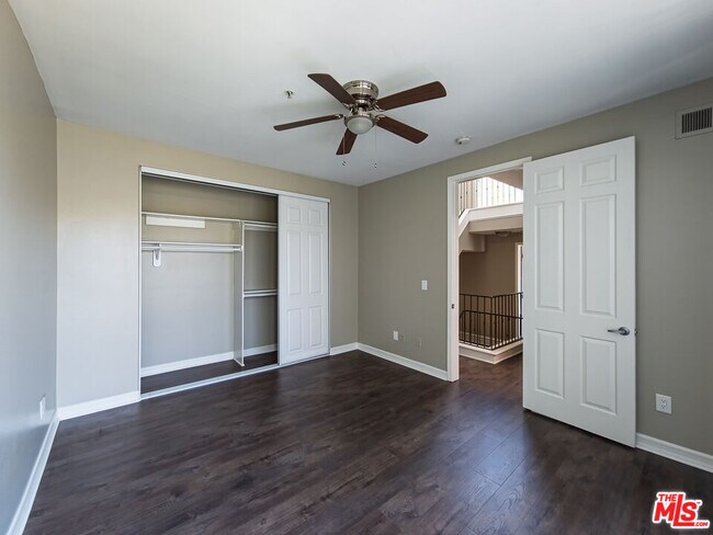 Building Photo - 5237 Willowcrest Ave