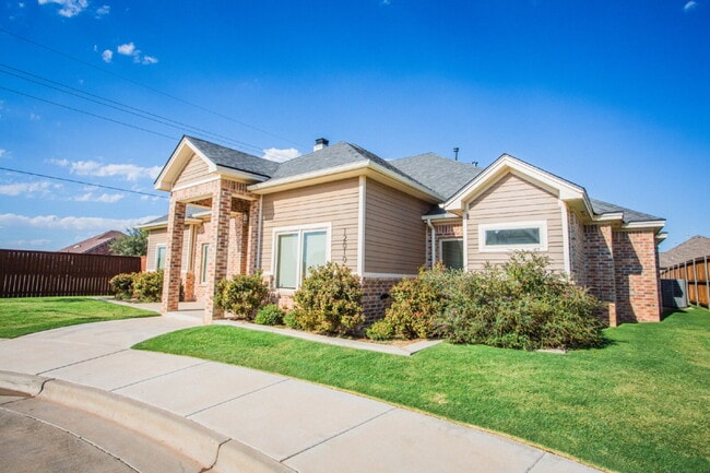 Building Photo - Luxury Living in the Estates at Vintage