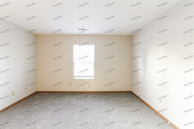 Building Photo - 6161 Kensington Glen Dr