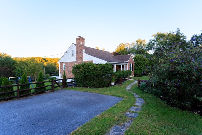 Building Photo - 2900 Cub Hill Rd