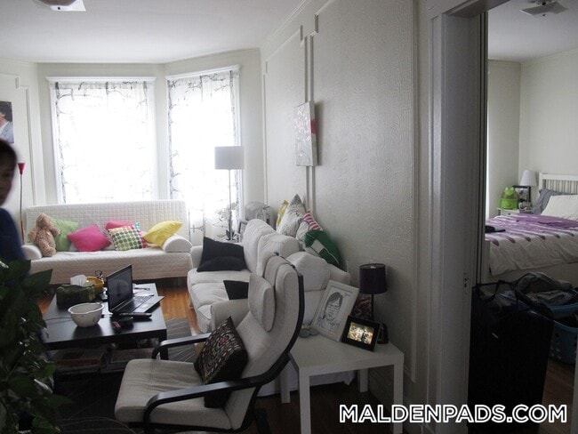 Building Photo - 88 Maple St