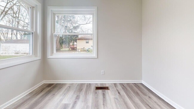 Building Photo - Charming 2 Bedroom Home in Akron