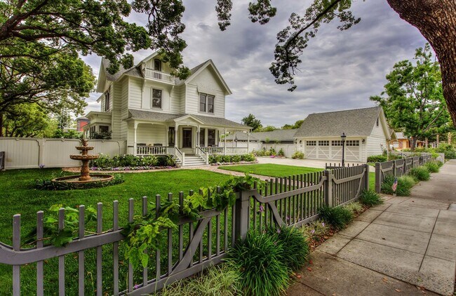 Primary Photo - Old Towne Orange