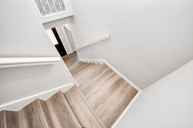 Building Photo - 3923 Cypress Lake Dr