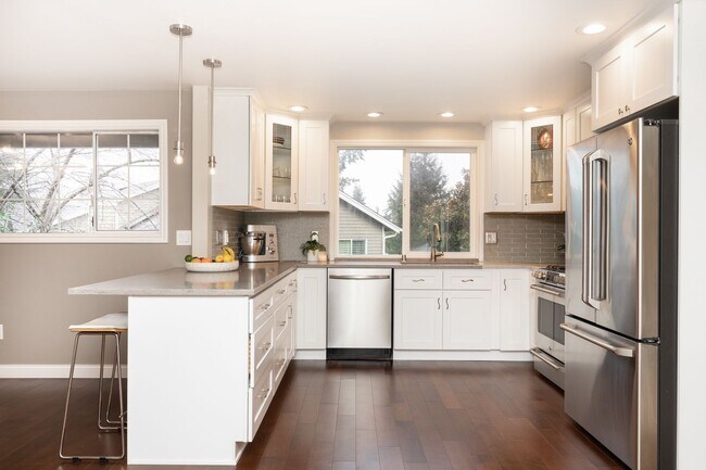 Building Photo - 4Bd/2.5Ba Kirkland Home
