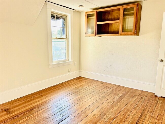 Building Photo - 64 Jireh St