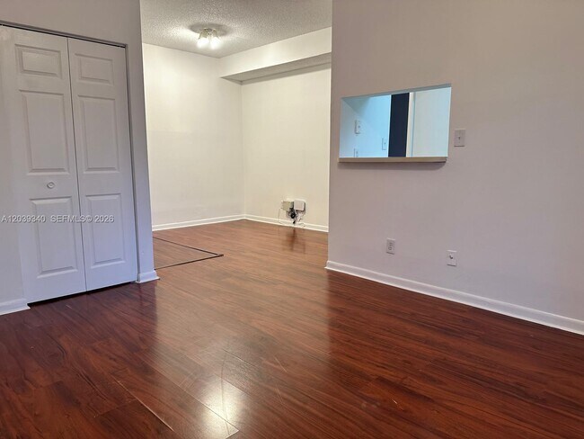 Building Photo - 840 Cypress Park Way