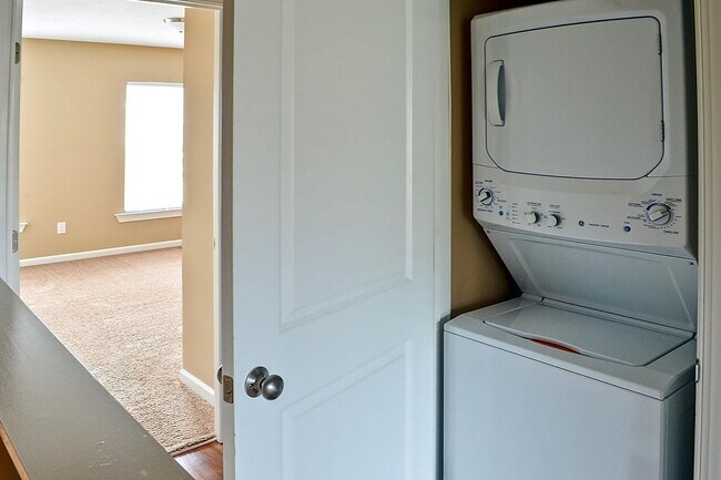 Building Photo - Adderman Point- 2 bed/2.5 bath Apartment