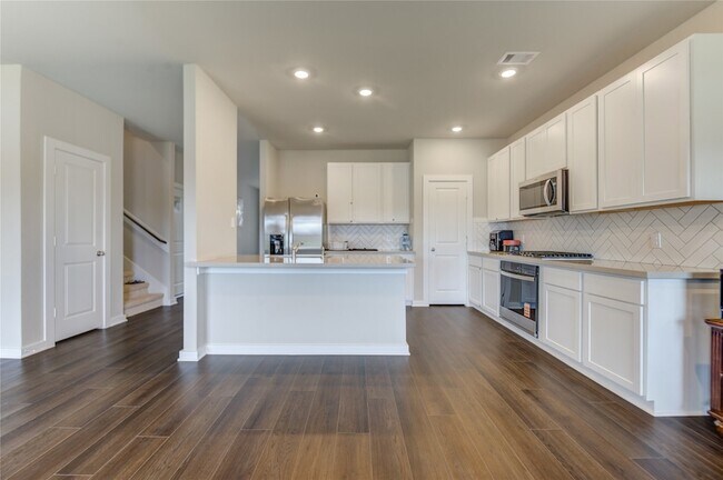 Building Photo - 6607 Arabella Lakes Dr