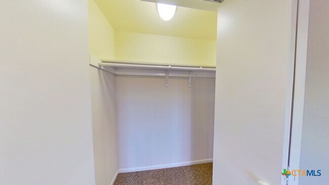 Building Photo - 501 N Lampasas St