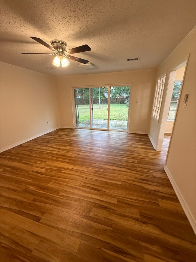 Building Photo - 216 Clower Ave