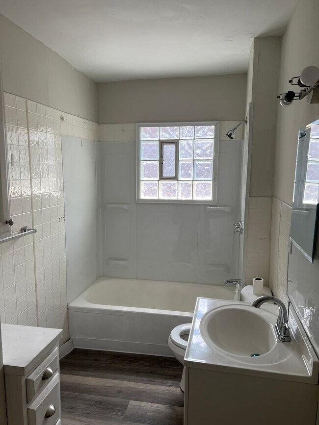 Building Photo - 809 S Fred Shuttlesworth Cir