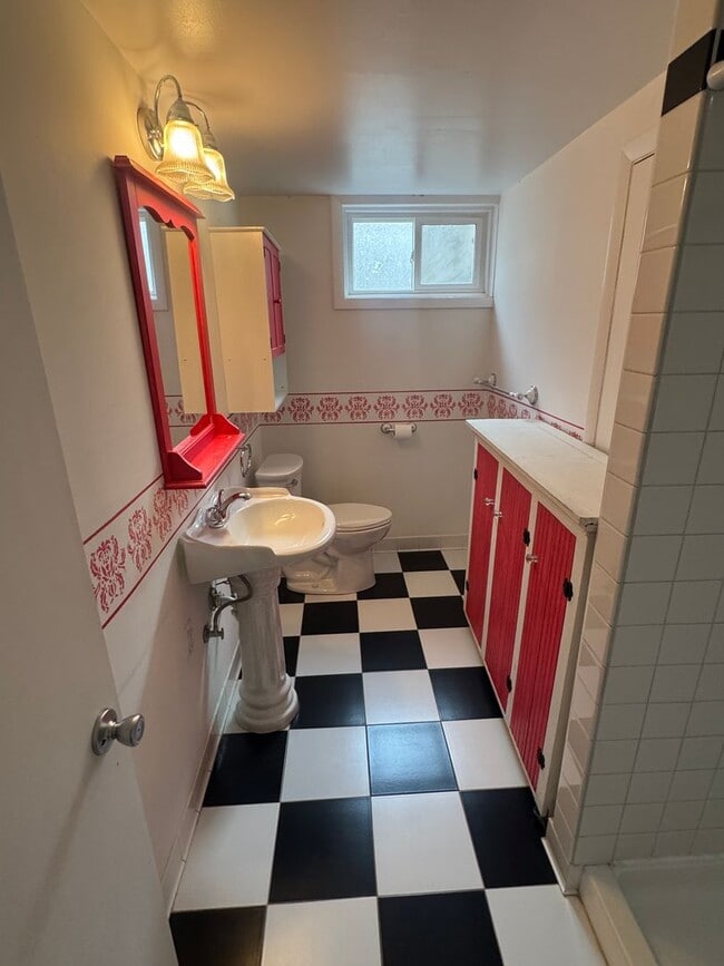 Building Photo - Spacious Home with Great Location