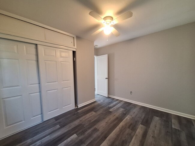 Building Photo - Charming 3 bedroom ranch