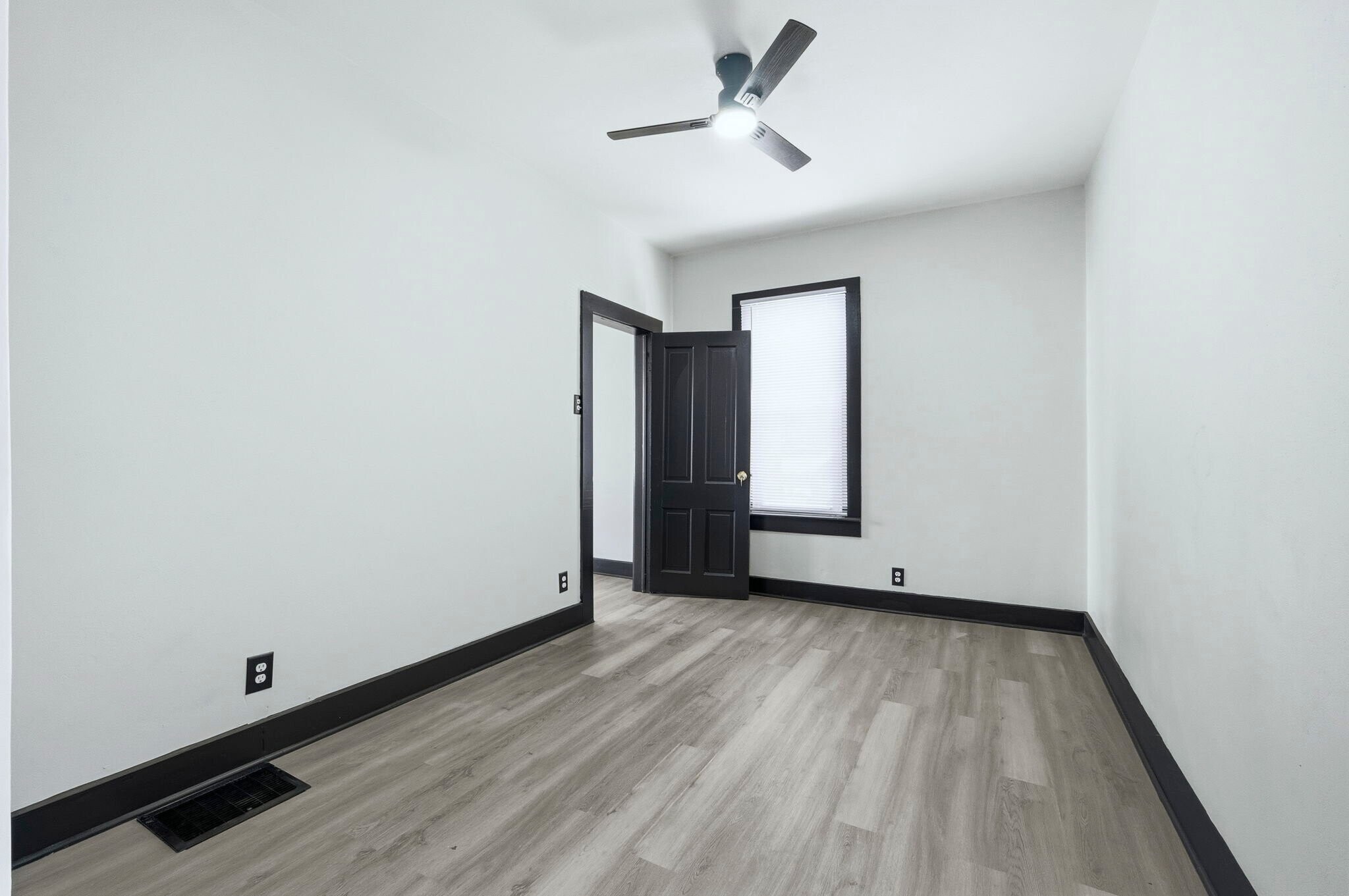 Building Photo - 2406 Miner St