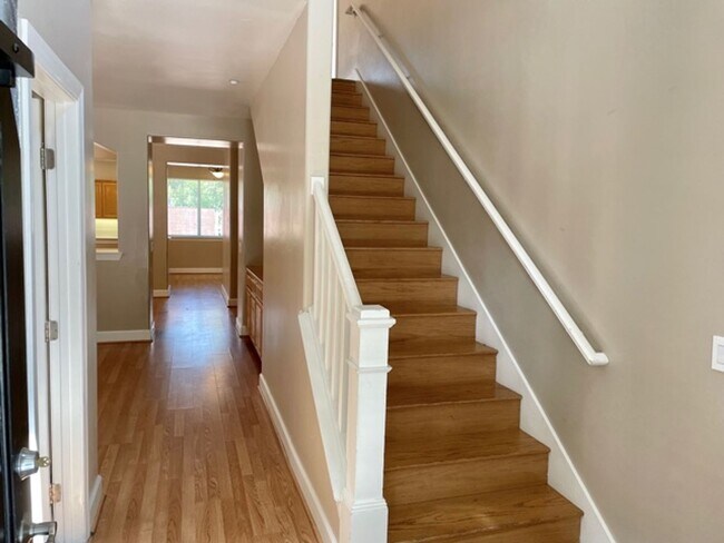 Building Photo - Newer 5 Bedroom House Close to Cal Poly