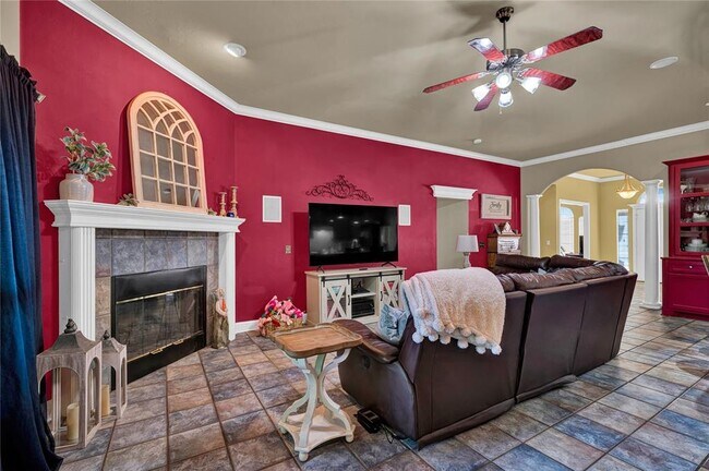 Building Photo - 17105 Gladstone Ln