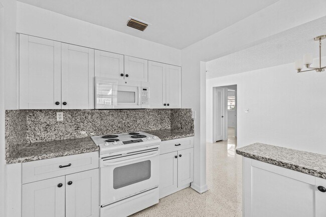 Building Photo - 211 Sunrise Ave