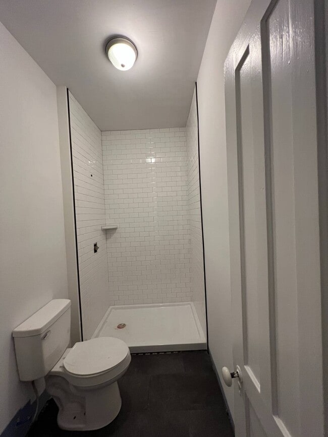 Building Photo - 124 Front St