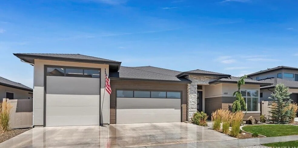 Building Photo - 680 E Sicily Dr