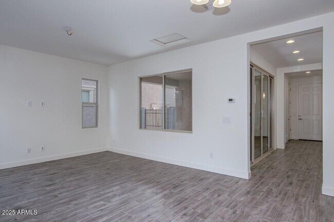 Building Photo - 4708 E Daley Ln