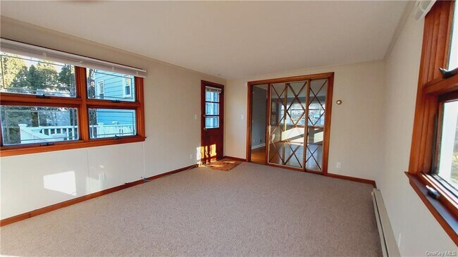 Building Photo - 23 Maplewood Rd