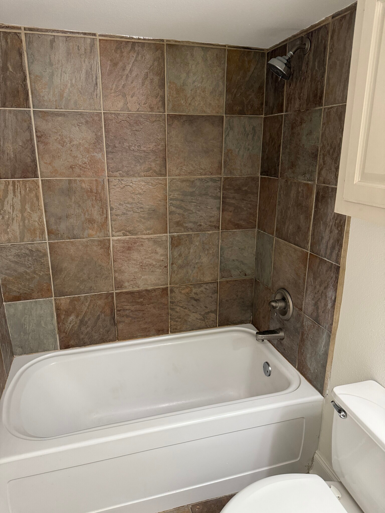 Tub - 2045 N 3rd St